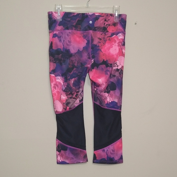 🌹Xersion Fitted Pink, Purple, and Black Floral Yoga 3/4th Length Legging M - Picture 5 of 7